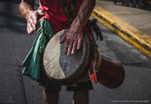 Nagyszerű afrikai hangszer a djembe